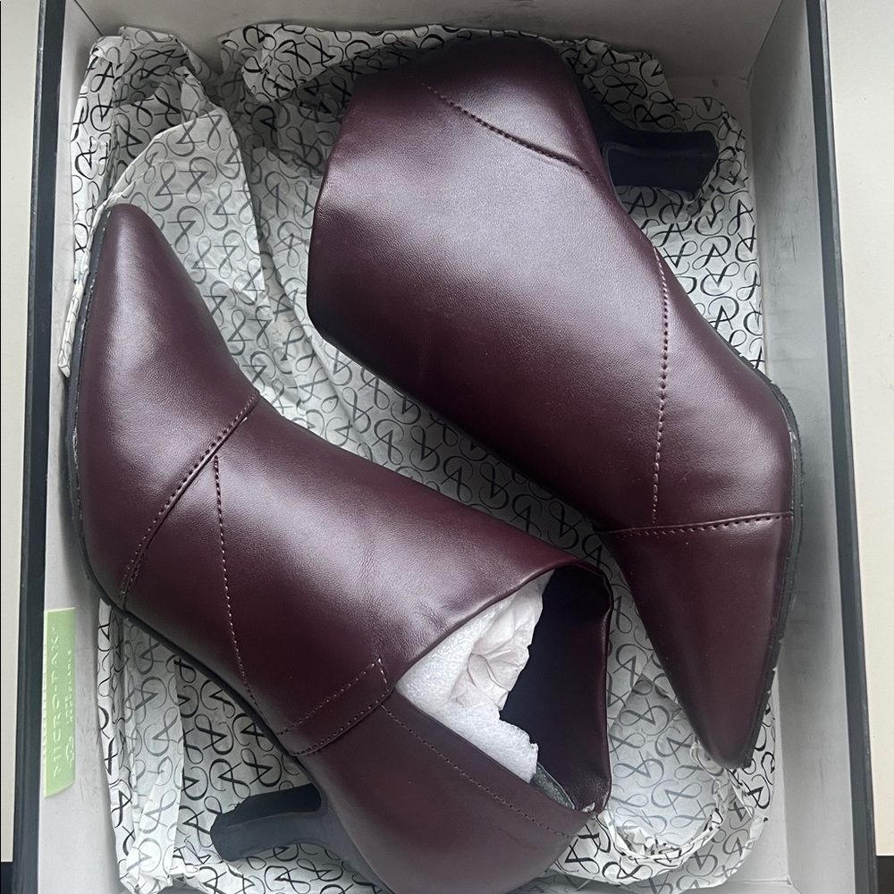 Adrianna Papell Hayes Pump in Merlot